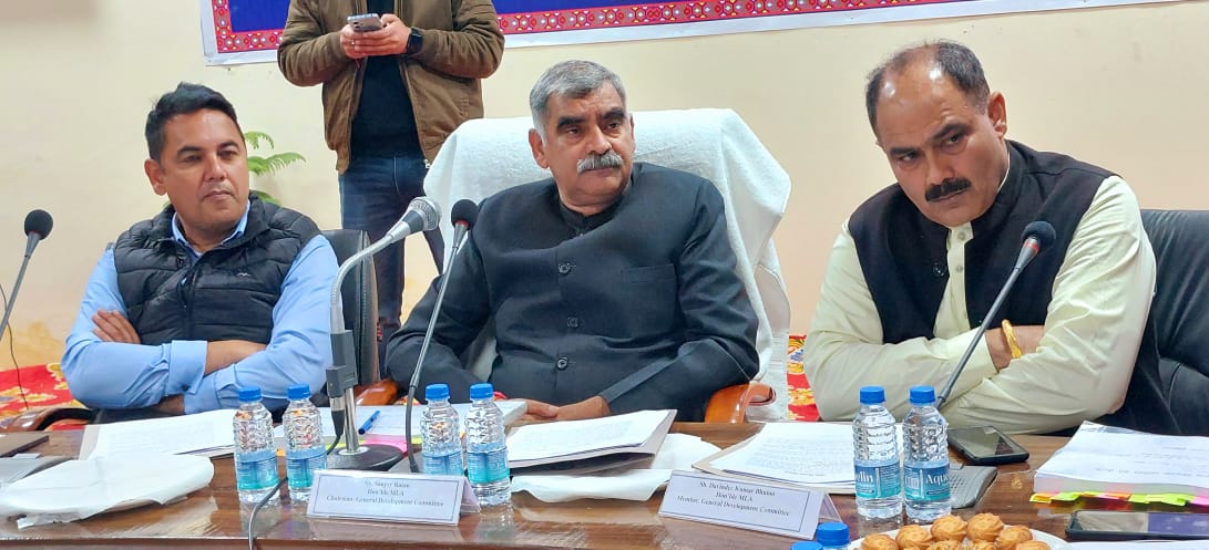 सामान्य विकास समिति ने जिला में विकासात्मक कार्यों और बीते 3 वर्षों की आय-व्यय का लिया ब्यौरा