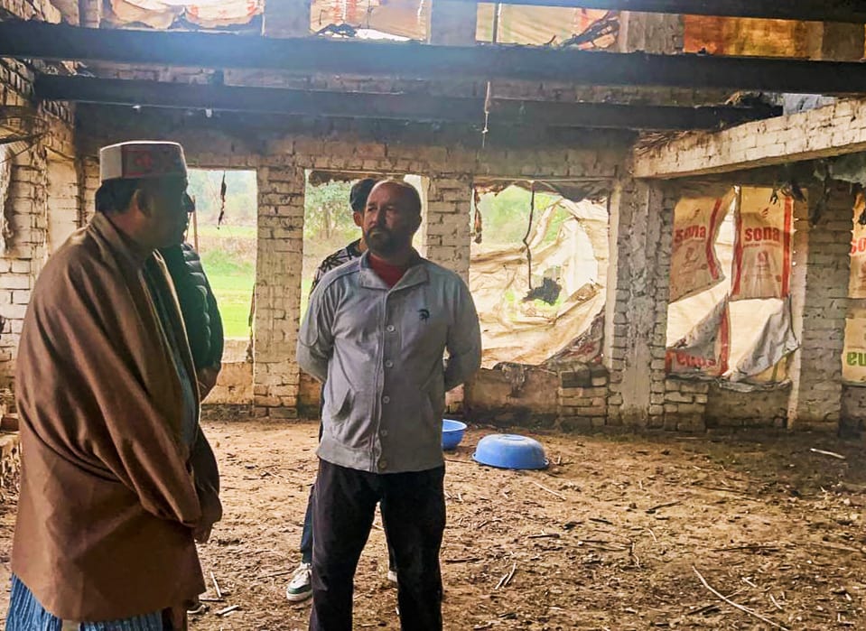 विधायक के विशेष प्रतिनिधि ने लिया घटना का जायज़ा , यथासंभव मदद का वायदा
