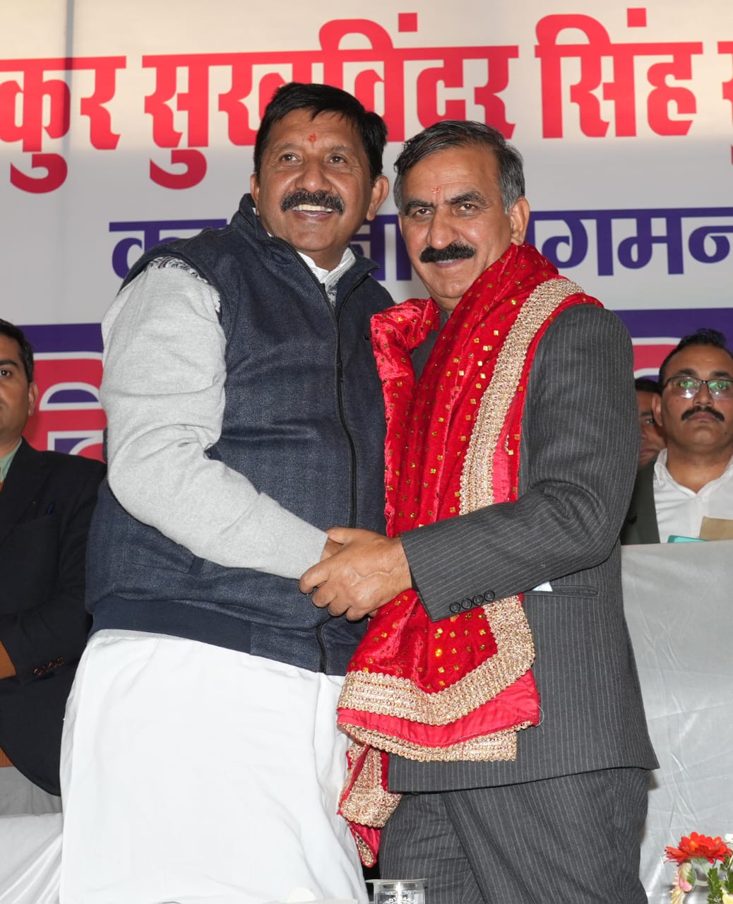 जनता की अदालत में सफाई , हम दोनों है भाई भाई  मंच से मुख्यमंत्री व मुख्यमंत्री देते रहे एकजुटता की दुहाई