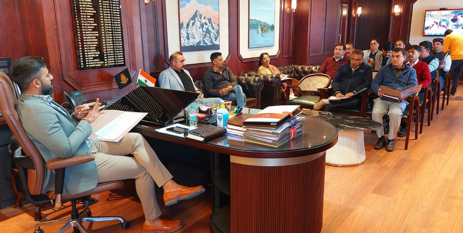 आगामी लोकसभा चुनाव के दृष्टिगत उपायुक्त ने की नोडल अधिकारियों के साथ बैठक