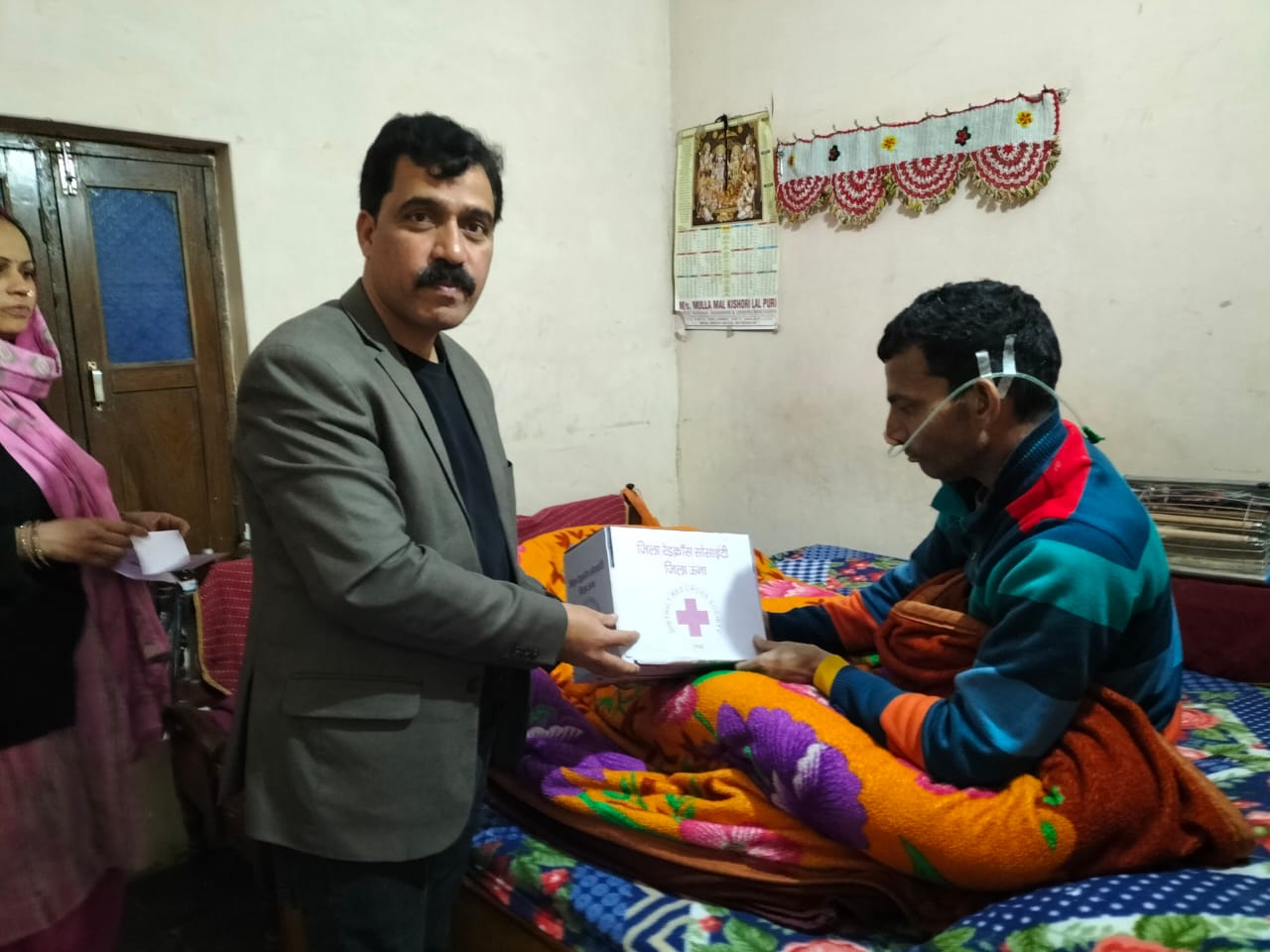 उपायुक्त जतिन लाल ने कैंसर से पीड़ित अनिल कुमार की मदद की